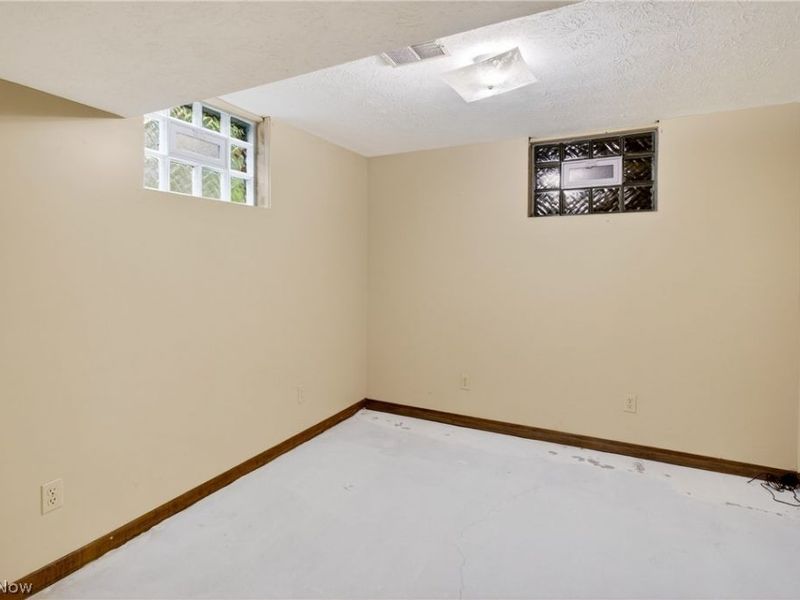 1097 Center Street E, Warren, OH 44481 Photo 36