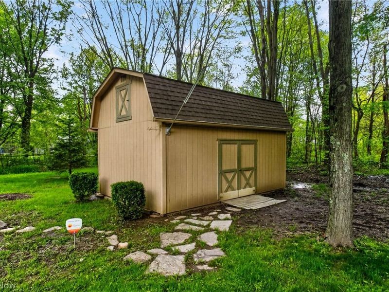1097 Center Street E, Warren, OH 44481 Photo 9