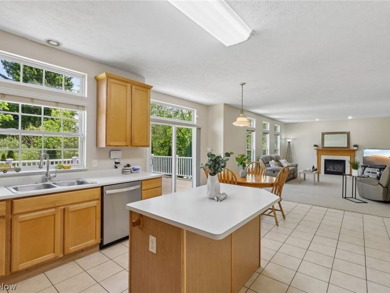 16264 Selby Circle, Strongsville, OH 44136 Photo 13