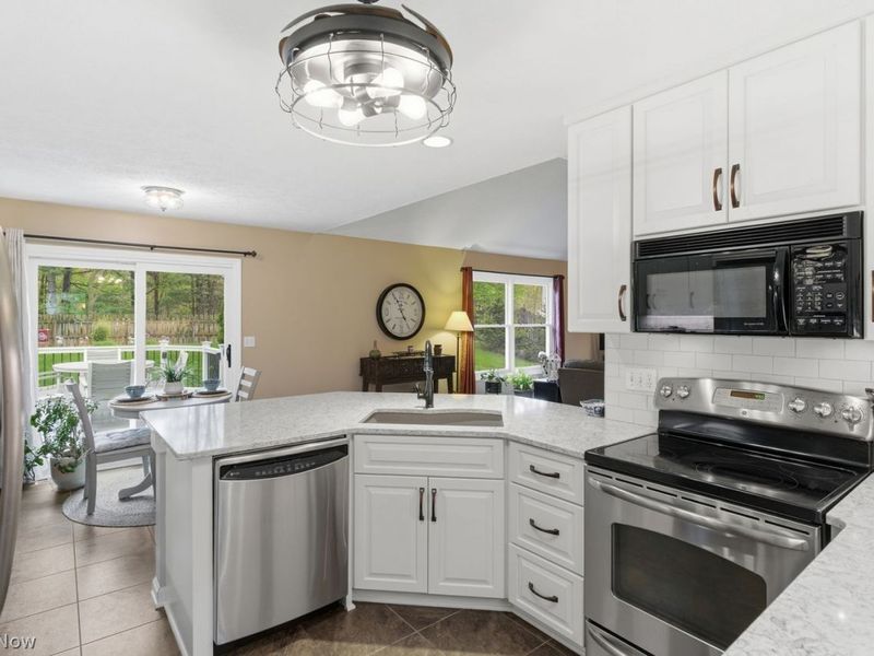 9981 Woodhurst Drive, Strongsville, OH 44149 Photo 12