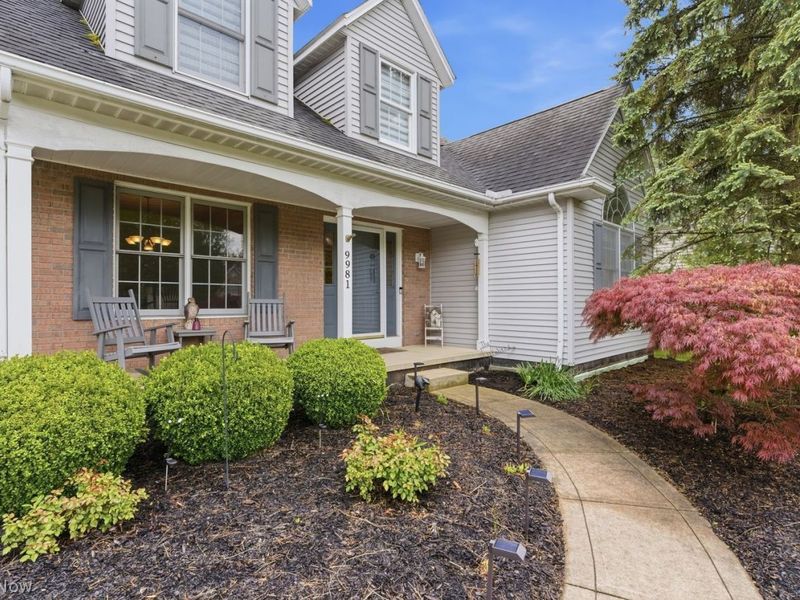 9981 Woodhurst Drive, Strongsville, OH 44149 Photo 3