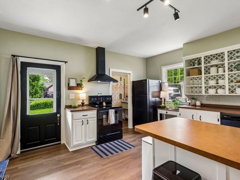 8942 Elm Street, Brecksville, OH 44141 Photo 3