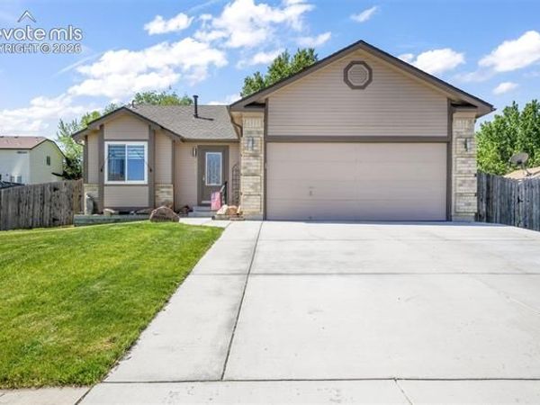 1643 S Canoe Creek Drive, Colorado Springs, CO 80906