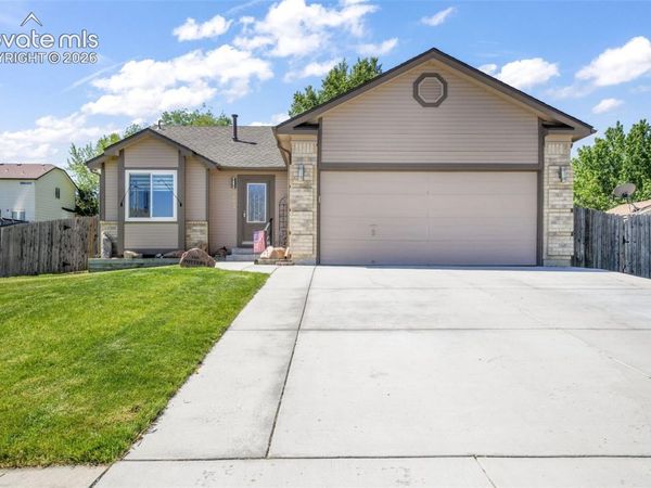 1643 S Canoe Creek Drive, Colorado Springs, CO 80906