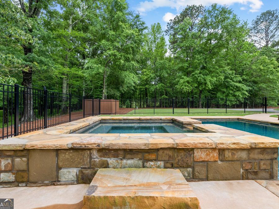 Property Image 100