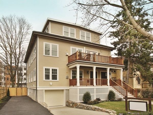 77 Verndale St, Unit 2, Brookline, MA 02446