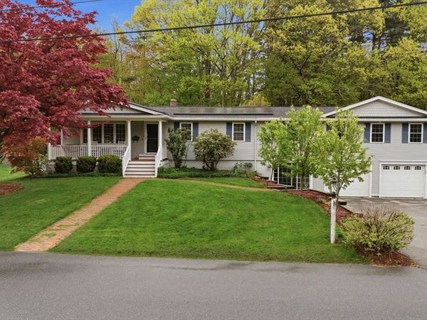 7 Crestwood Rd, Leicester, MA 01524