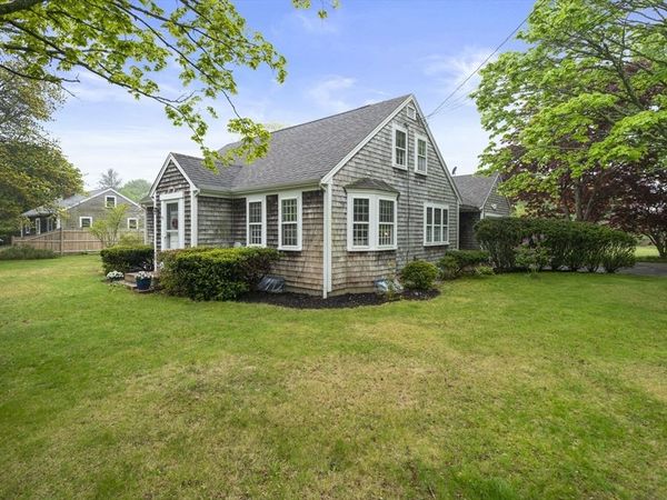 42 Old Barnstable Rd, Falmouth, MA 02536