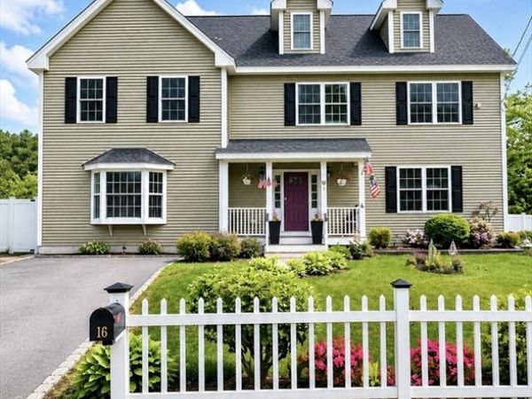 16 Poitras Ave, Tyngsborough, MA 01879