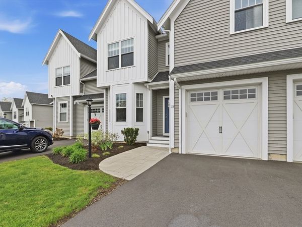13 Paddock Ln, Unit 13, Woburn, MA 01801