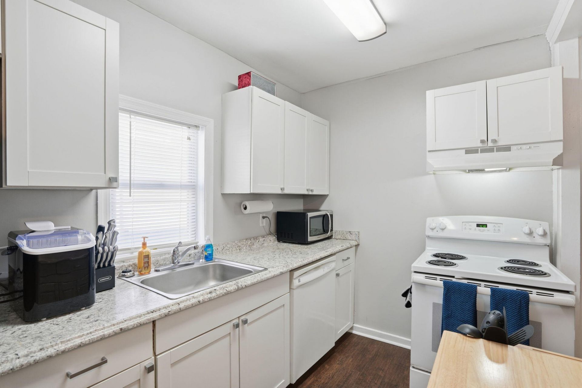 105 Cooper Street Photo 12