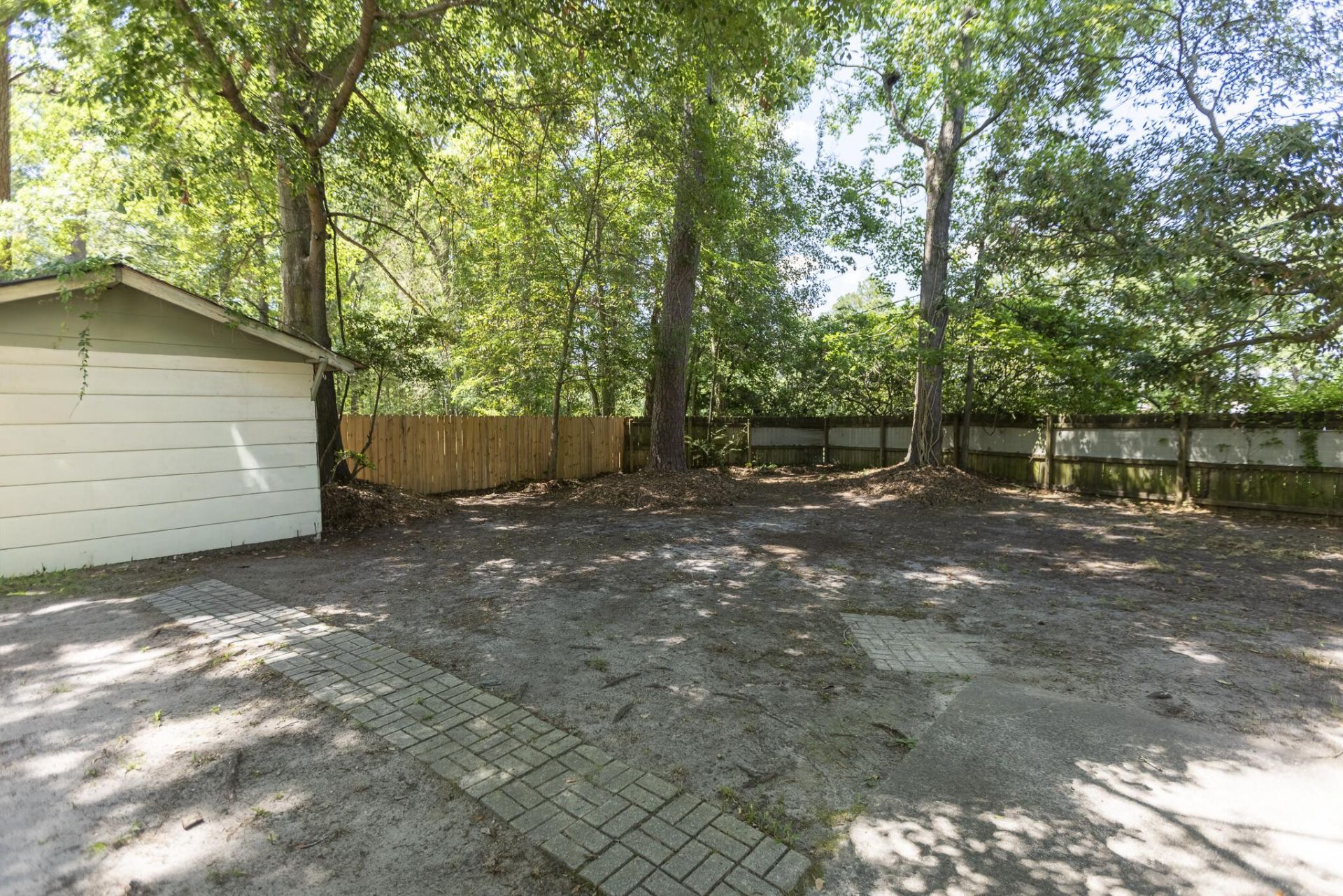 207 Foxcroft Lane Photo 24