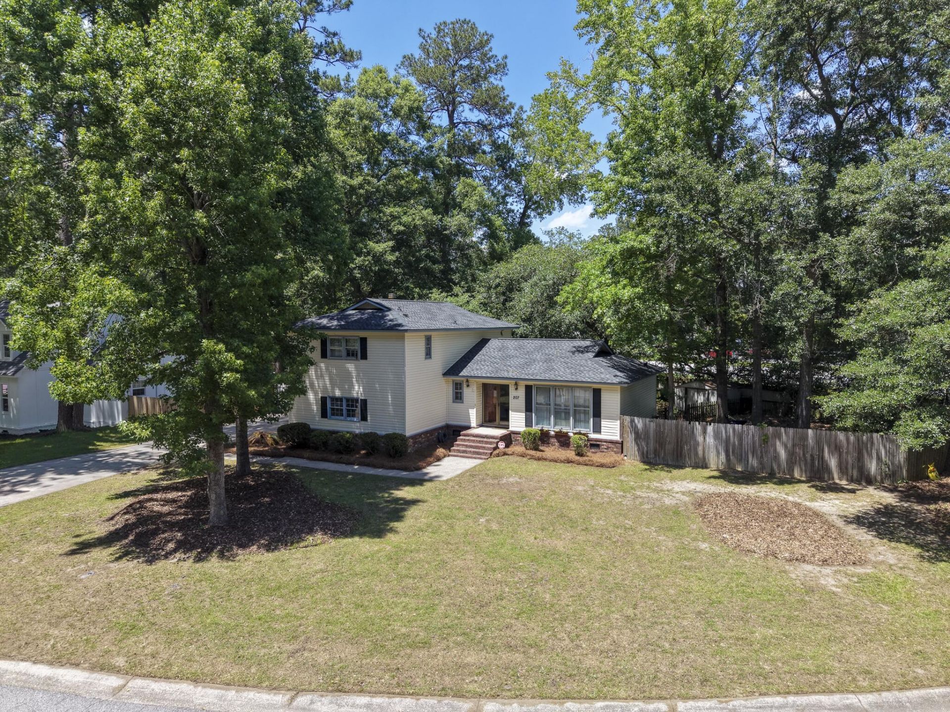 207 Foxcroft Lane Photo 26