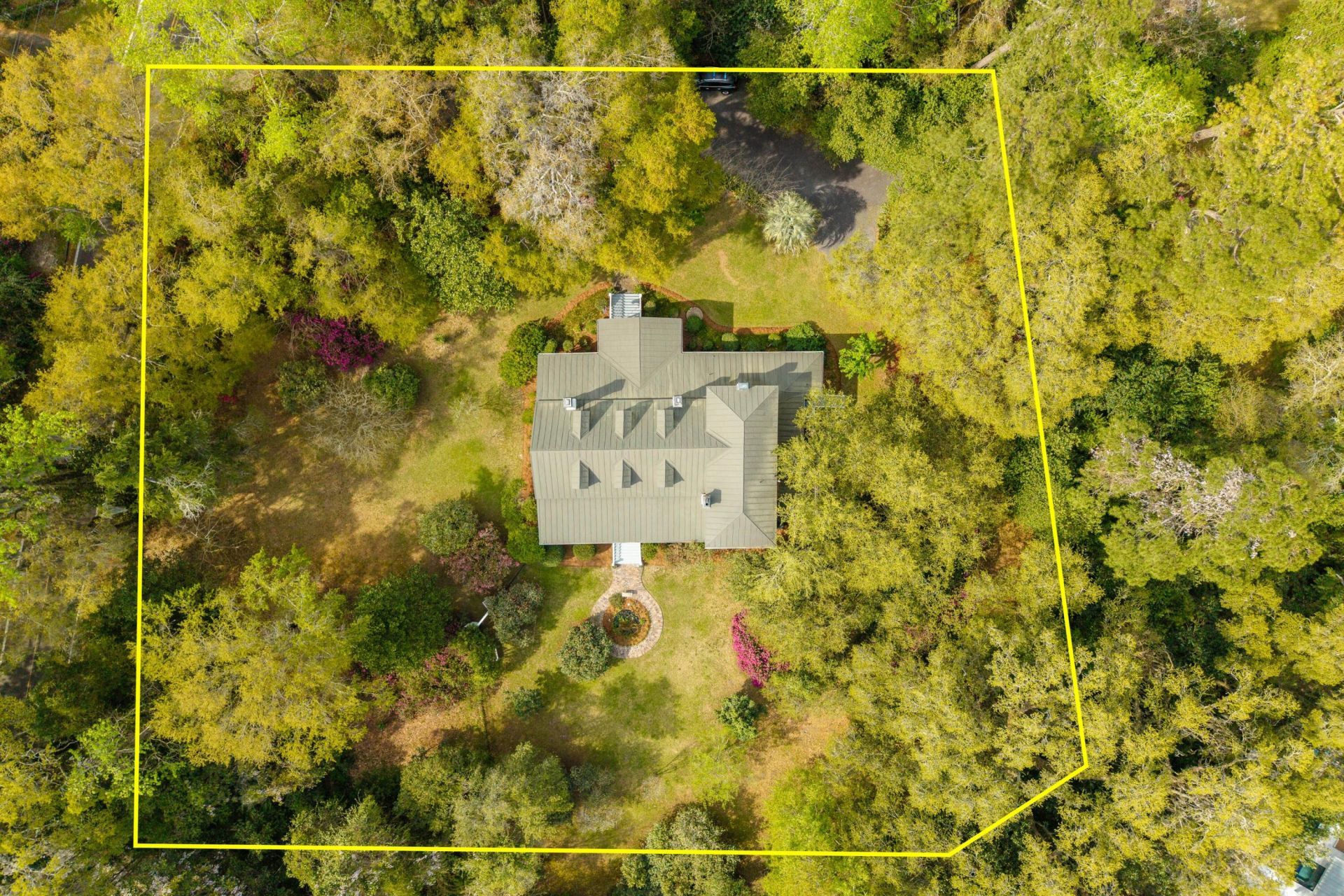 517 W Carolina Avenue Photo 4