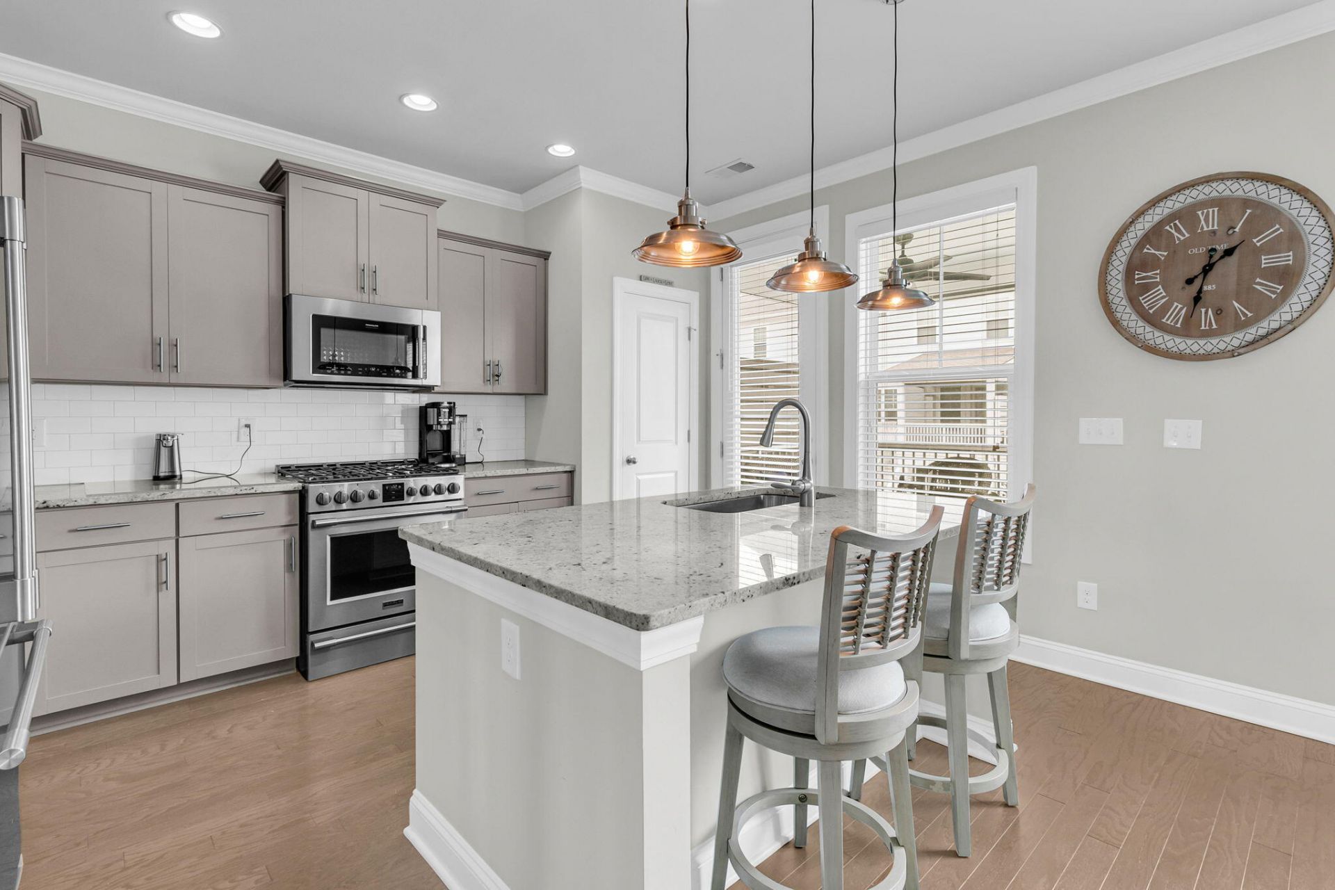 1551 Prince Edward Street Photo 10