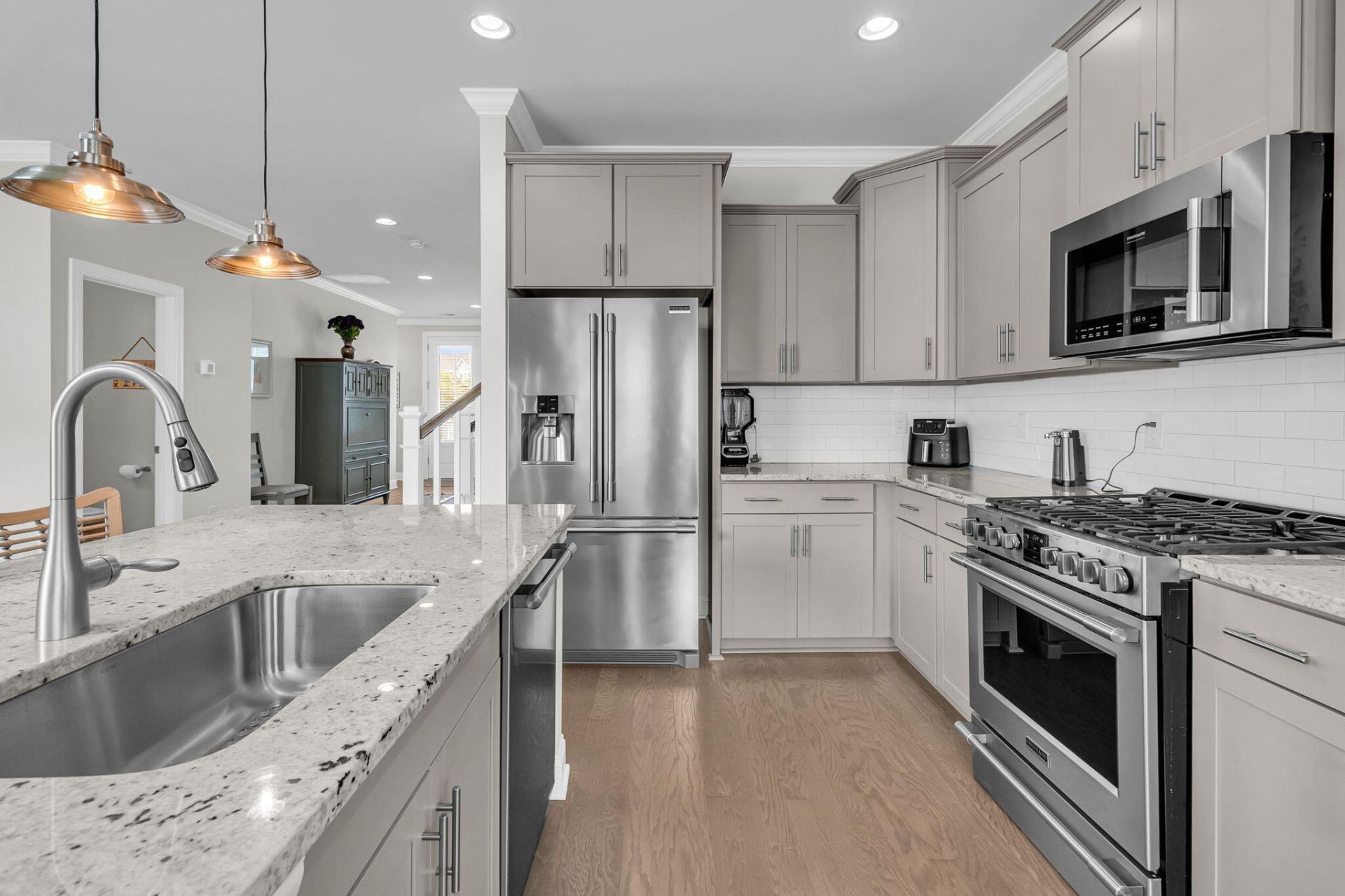 1551 Prince Edward Street Photo 12