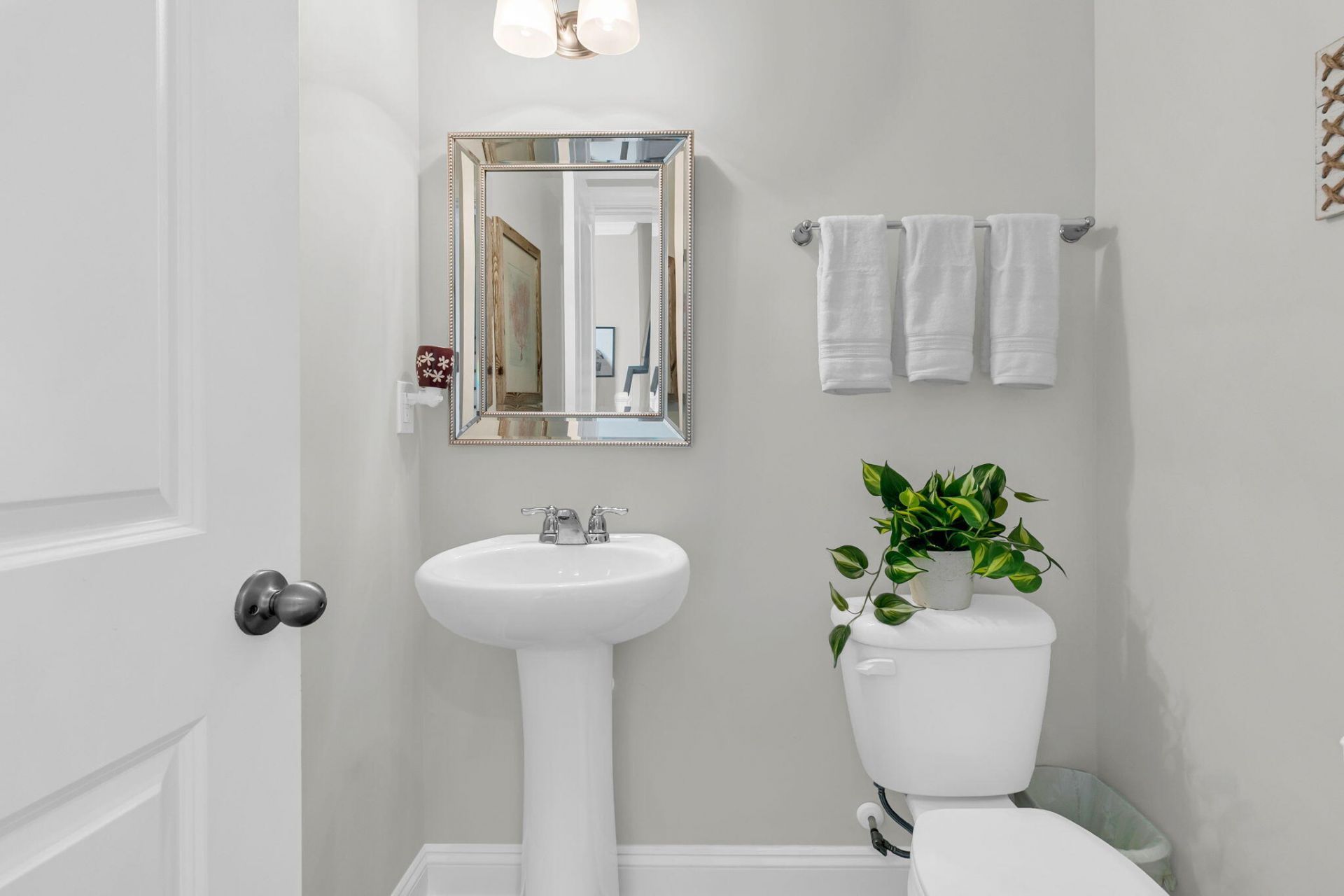 1551 Prince Edward Street Photo 16