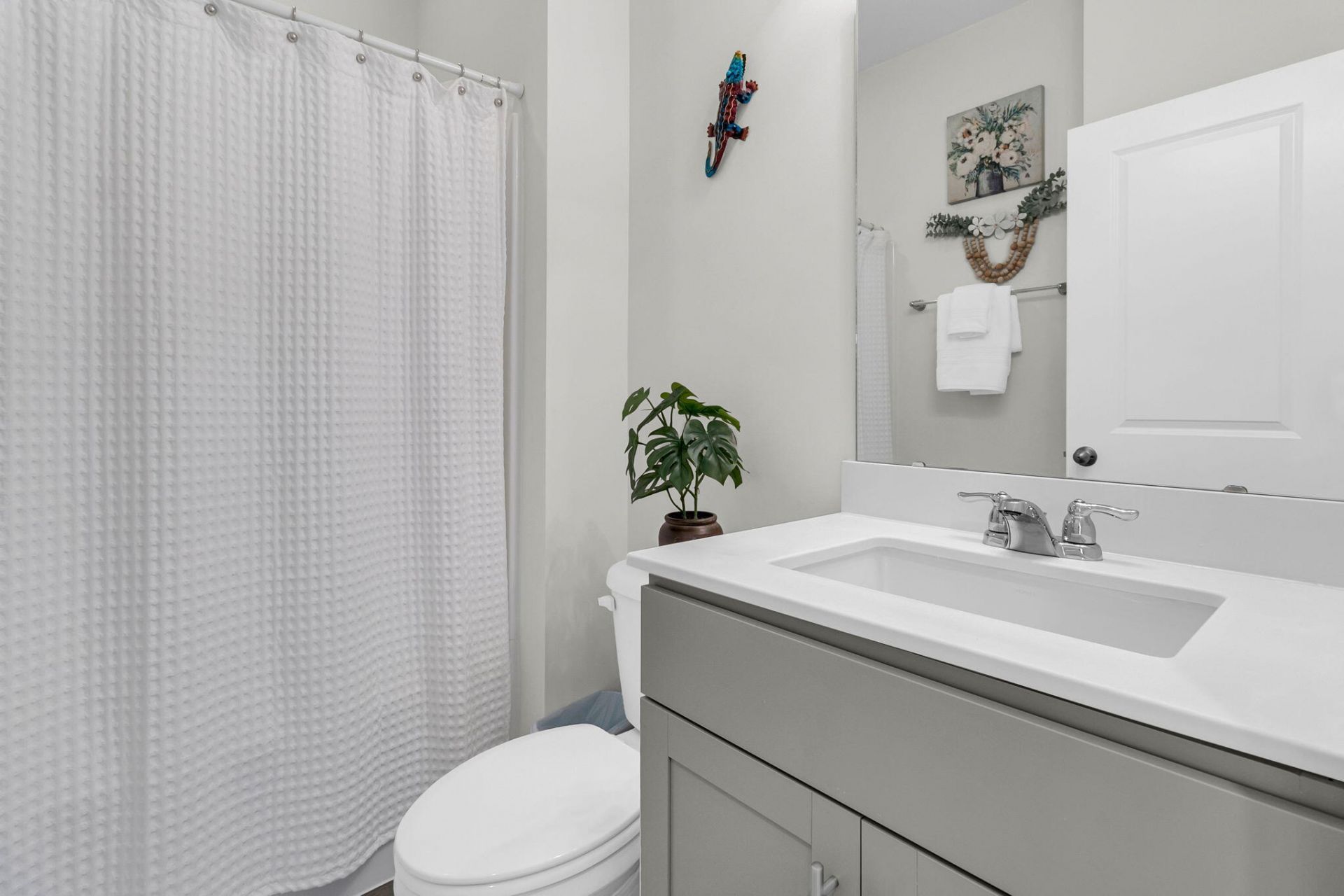 1551 Prince Edward Street Photo 24