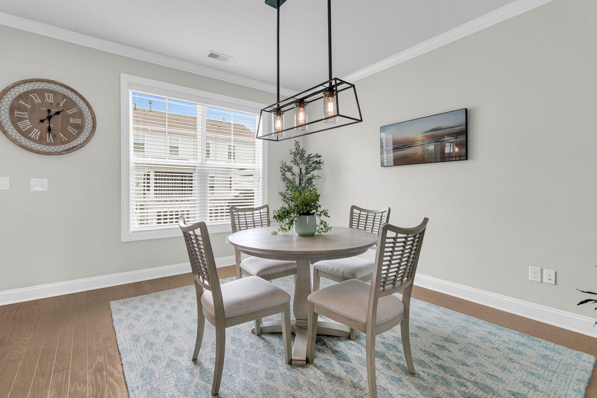 1551 Prince Edward Street Photo 7