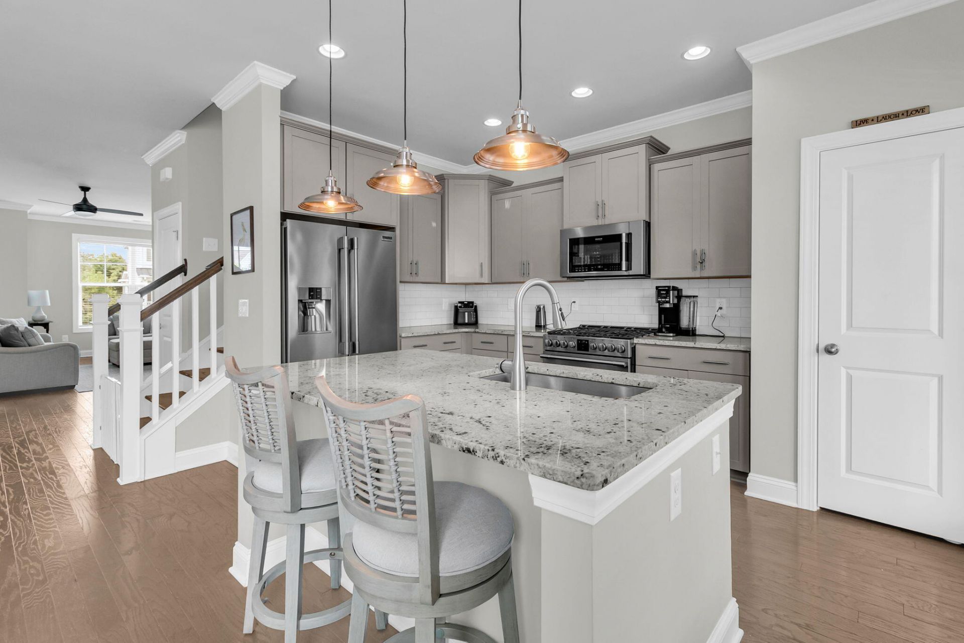 1551 Prince Edward Street Photo 8
