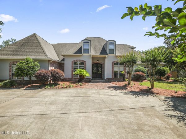 1914 Shelby Lane, Ocean Springs, MS 39564