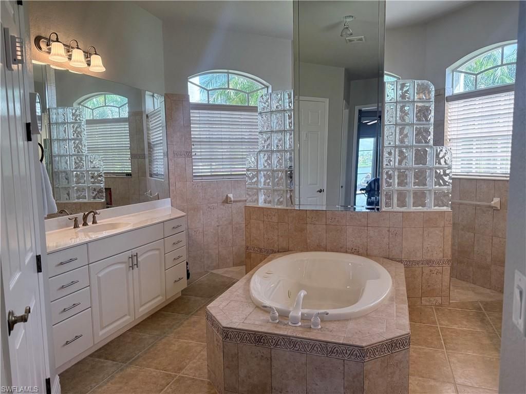 1028 Hancock Bridge Pkwy, Cape Coral, FL 33990 Photo
