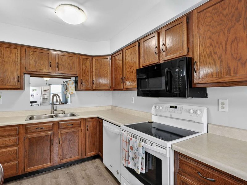 845 Weldon Avenue , Columbus, OH 43224 Photo 13