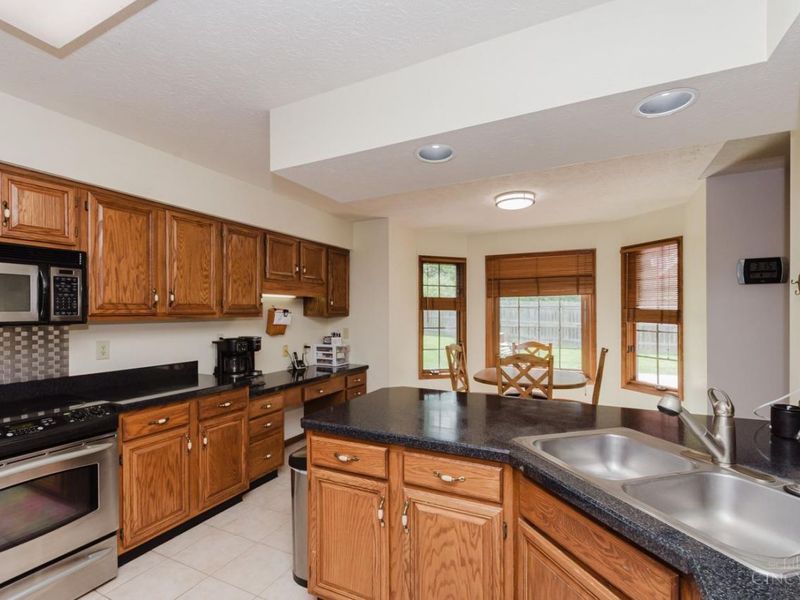 4139 Abbeygate Drive, Beavercreek, OH 45430 Photo 11