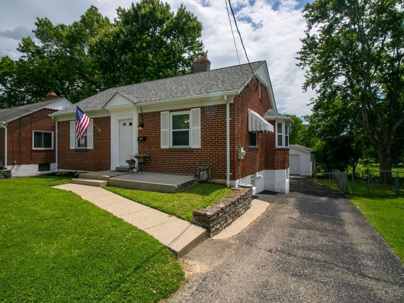 1469 Hill Avenue, Cincinnati, OH 45231 Photo 2