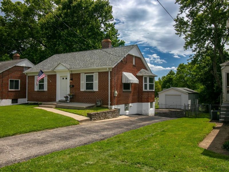 1469 Hill Avenue, Cincinnati, OH 45231 Photo 3