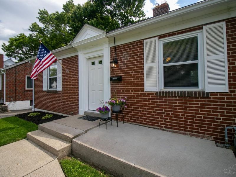 1469 Hill Avenue, Cincinnati, OH 45231 Photo 4