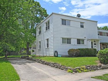 27 Andover Road, Greenhills, OH 45218