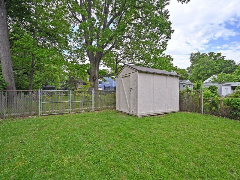 27 Andover Road, Greenhills, OH 45218 Photo 31
