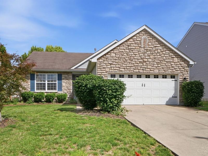 605 Quail Hollow Drive, Trenton, OH 45067 Photo 1