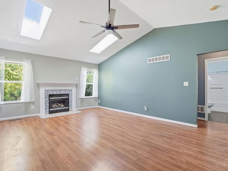 605 Quail Hollow Drive, Trenton, OH 45067 Photo 2