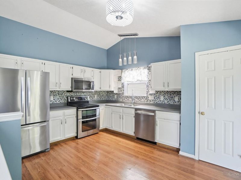 605 Quail Hollow Drive, Trenton, OH 45067 Photo 6