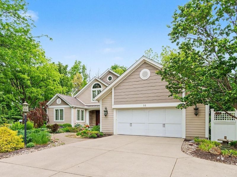 14 Hetherington Court, Glendale, OH 45246 Photo 2
