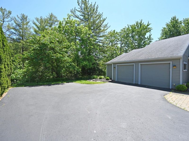 9524 Heather Court, Blue Ash, OH 45242 Photo 4