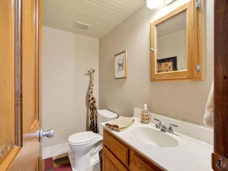 2784 Mahoning Court, Miami Twp, OH 45233 Photo 8