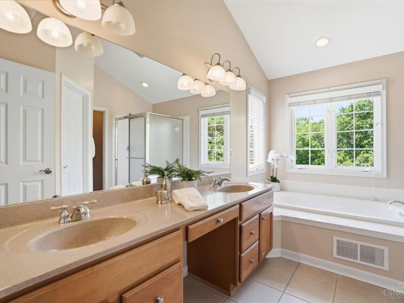 7605 Fox Chase Drive, West Chester, OH 45069 Photo 24