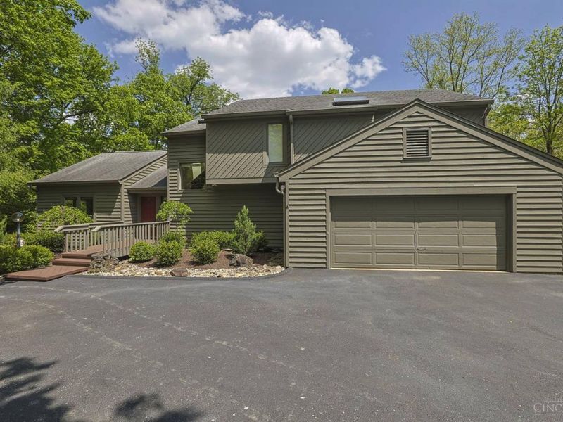 26 Trailbridge Drive, Blue Ash, OH 45241 Photo 2