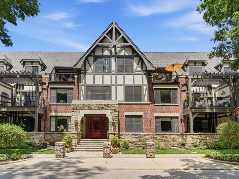 3942 Miami Road, Unit 204, Mariemont, OH 45227 Photo 1