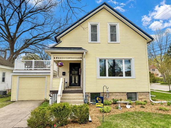 W65N699 St John AVENUE, Cedarburg, WI 53012