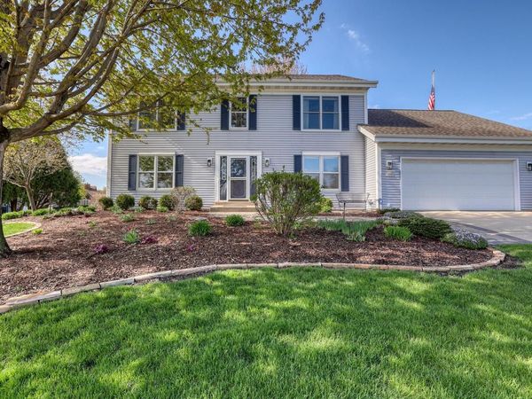 N58W24383 Clover DRIVE, Sussex, WI 53089