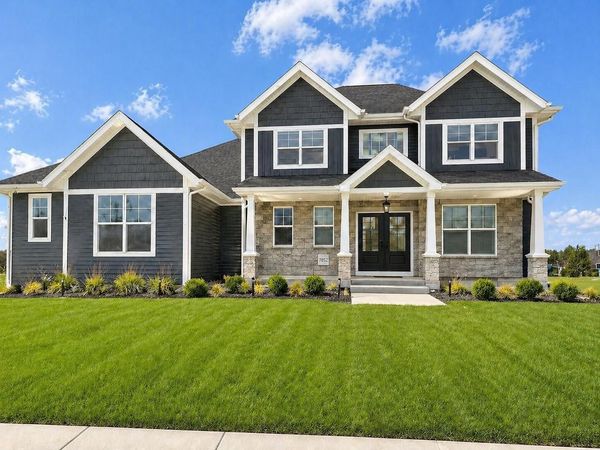 7852 Preserve PARKWAY, Mequon, WI 53097