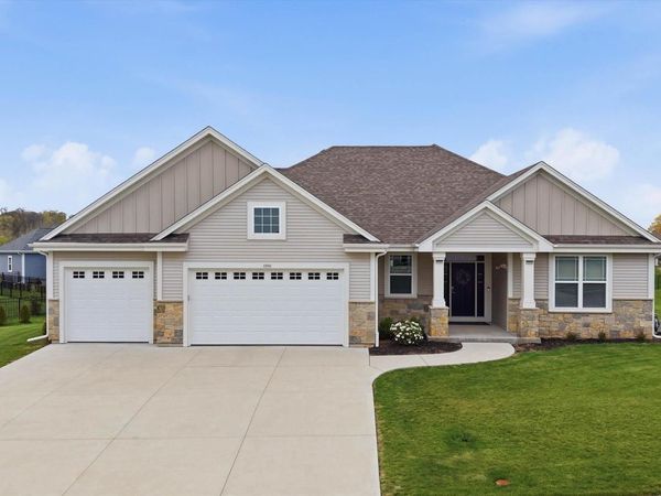 2046 Omaha DRIVE, Grafton, WI 53024