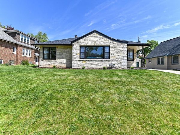 8628 Glencoe CIRCLE, Wauwatosa, WI 53226