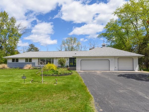 10232 Greenview DRIVE, Mequon, WI 53092