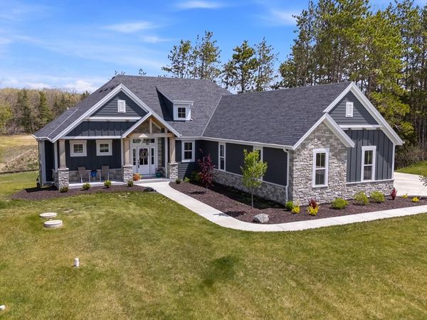 2050 Paradise Hills COURT, West Bend, WI 53095