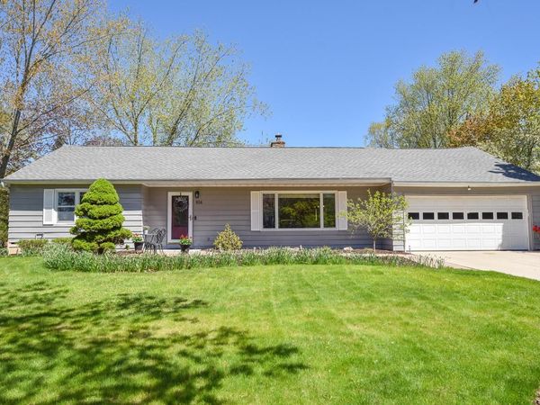 814 Manor CIRCLE, Bayside, WI 53217